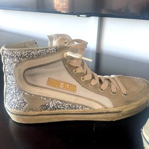 Golden goose size 38. Very pretty, never been worn.